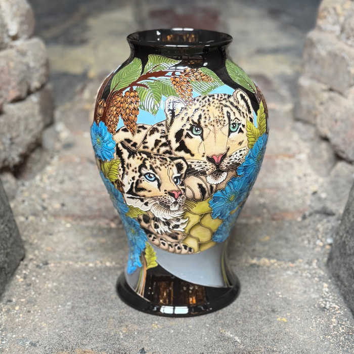 Snow Leopard - Vase